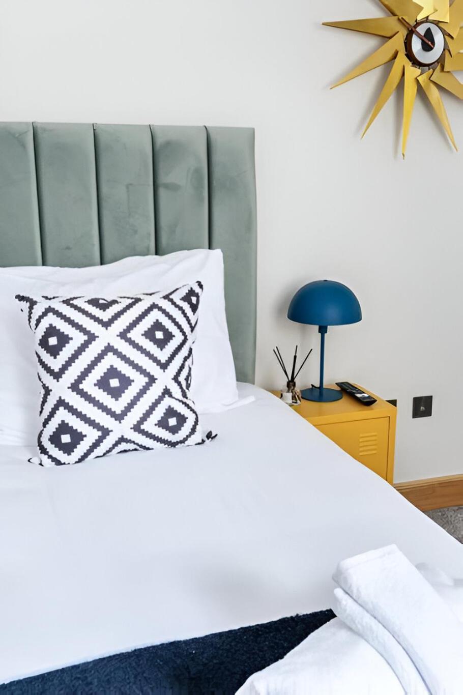 Апартаменты Vibrant Urban Escape, Family Friendly - Sleeps 8!