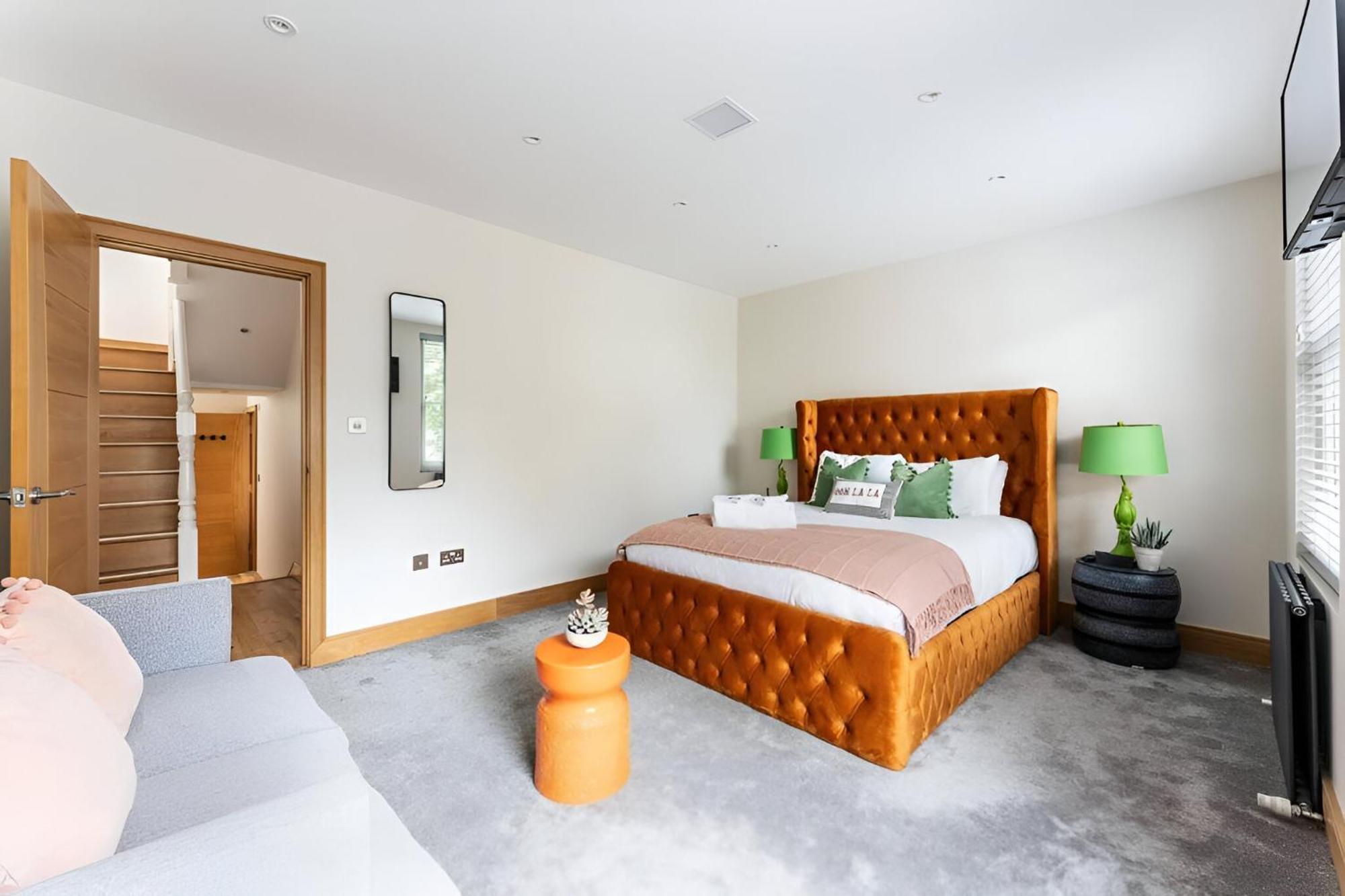 Апартаменты Vibrant Urban Escape, Family Friendly - Sleeps 8!