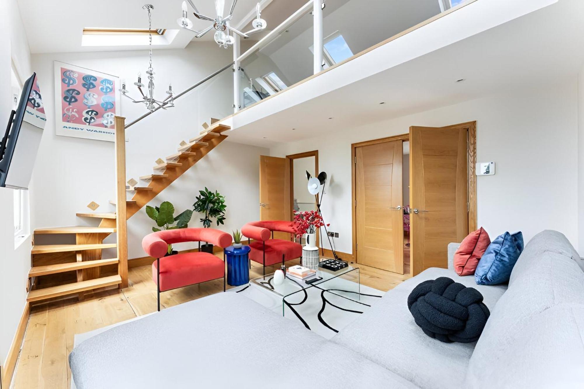 Vibrant Urban Escape, Family Friendly - Sleeps 8! Апартаменты Лондон
